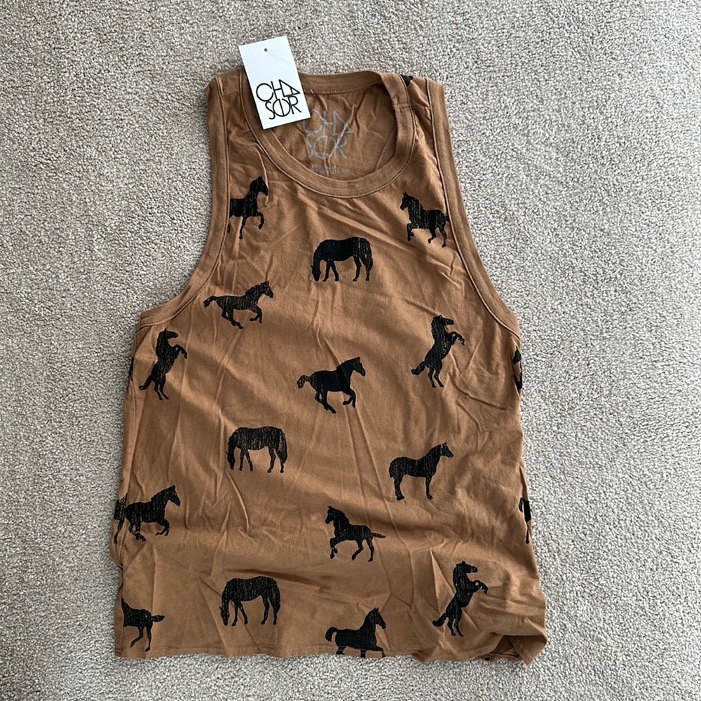 Chaser Tank with Horses